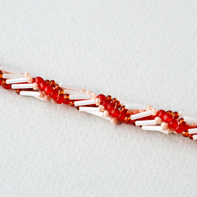 スパイラルロープで作るツイストブレスレット（レッド）