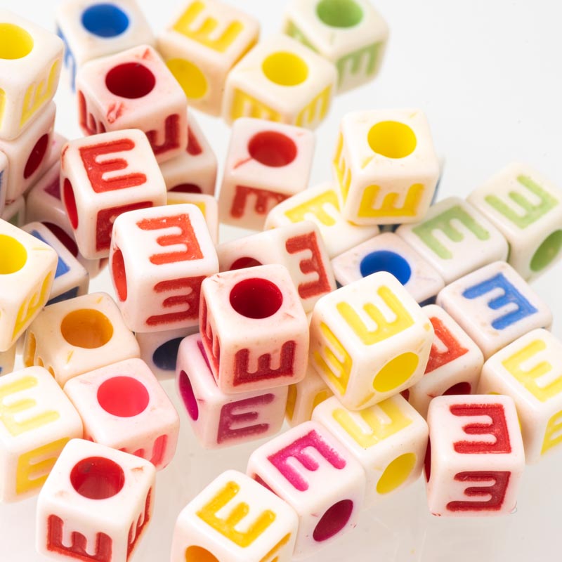 イニシャルビーズ （E）