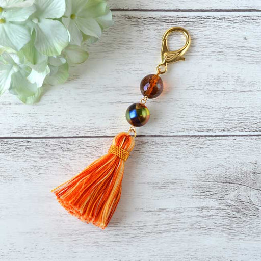 ハンドメイドの材料紹介「「レース糸タッセルのバッグチャーム（オレンジ）」の材料」