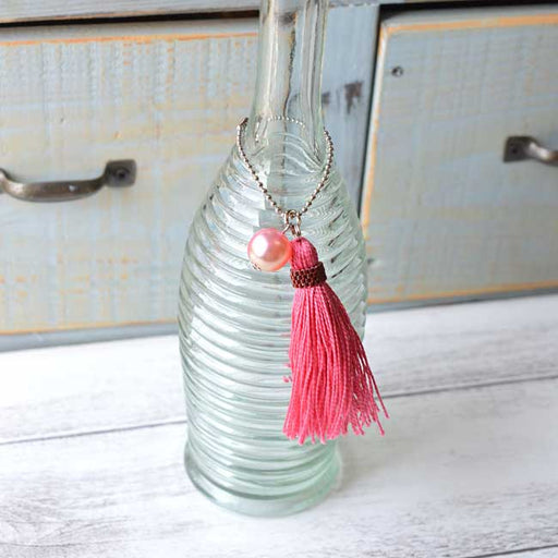 ハンドメイドの材料紹介「「レース糸で作るタッセルチャーム（ピンク）」の材料」