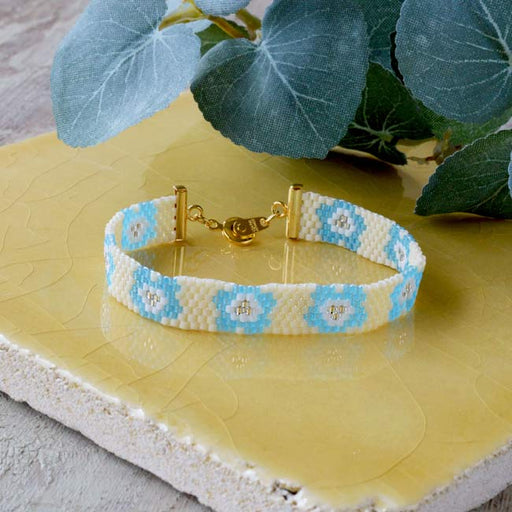 ハンドメイドの材料紹介「「ペヨーテステッチで作る ネモフィラのブレスレット」の材料」