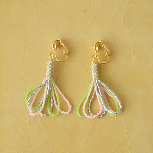 ハンドメイドの材料紹介「「デリカビーズ(15/0)で作るビーズタッセルのイヤリング」の材料」