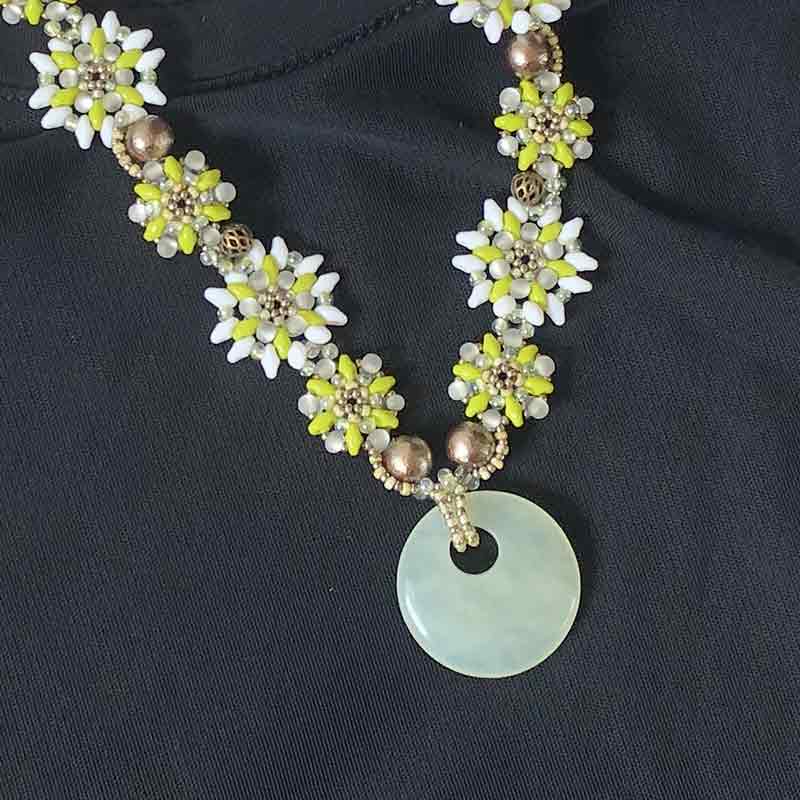 天然石と2ホールビーズで作るサークルモチーフネックレス(ジェイドグリーン)