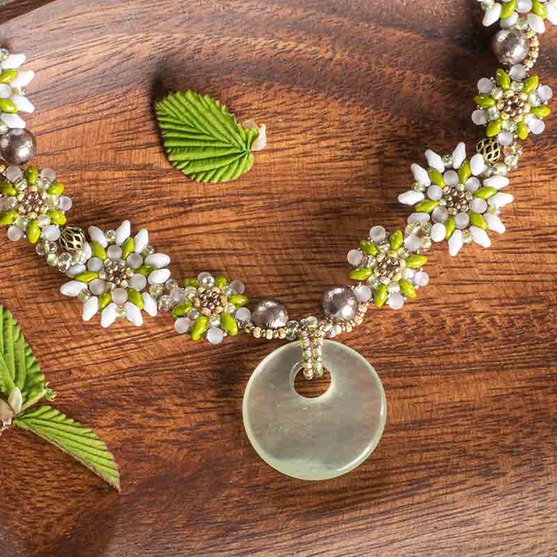 天然石と2ホールビーズで作るサークルモチーフネックレス(ジェイドグリーン)