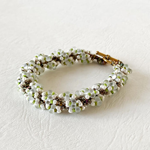 ハンドメイドの材料紹介「「若草色のブレスレット」の材料」