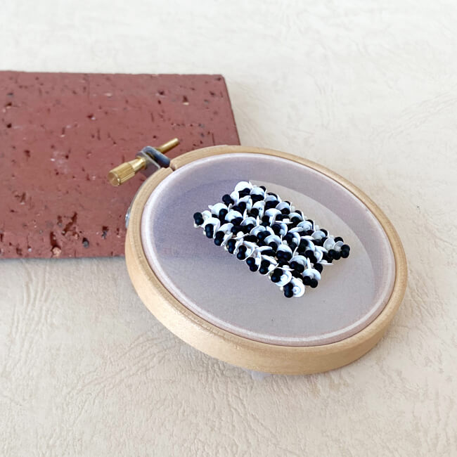 ハンドメイドの材料紹介「「モノトーンツイードの刺繍」の材料」