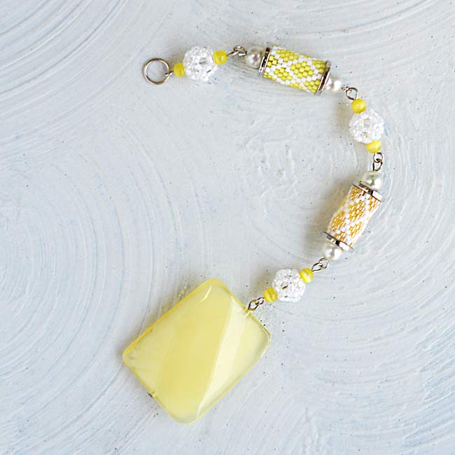 ハンドメイドの材料紹介「「ローリングビーズとビーズボールのオーナメント（イエロー系）」の材料」