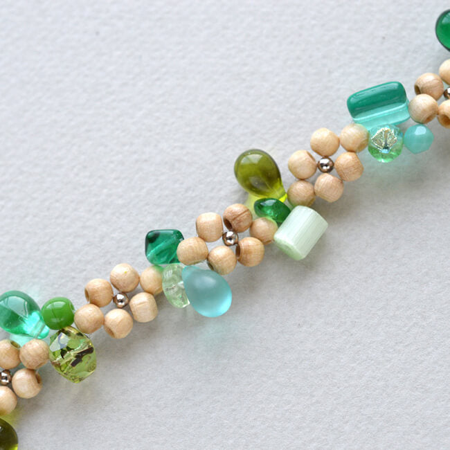 チェコビーズで作るボタニカルブレスレット