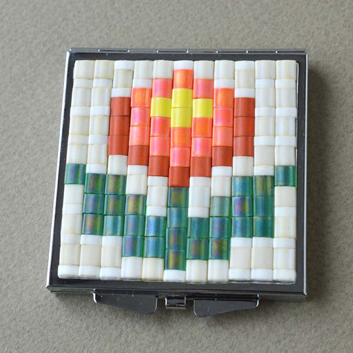 ハンドメイドの材料紹介「「お花模様のコンパクトミラー」の材料」