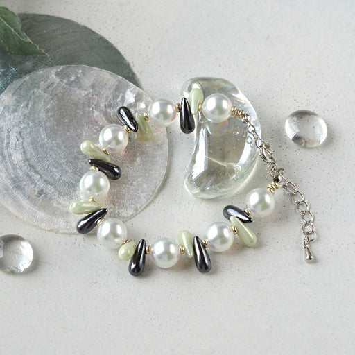 ハンドメイドの無料レシピ「サイドドリルドロップビーズとフェアリーパールのブレスレット」