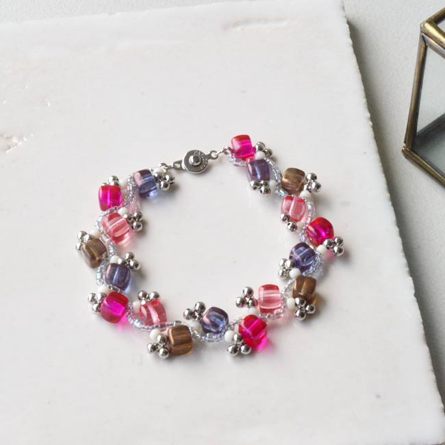 ハンドメイドの無料レシピ「キューブビーズで作るジューシーブレスレット」