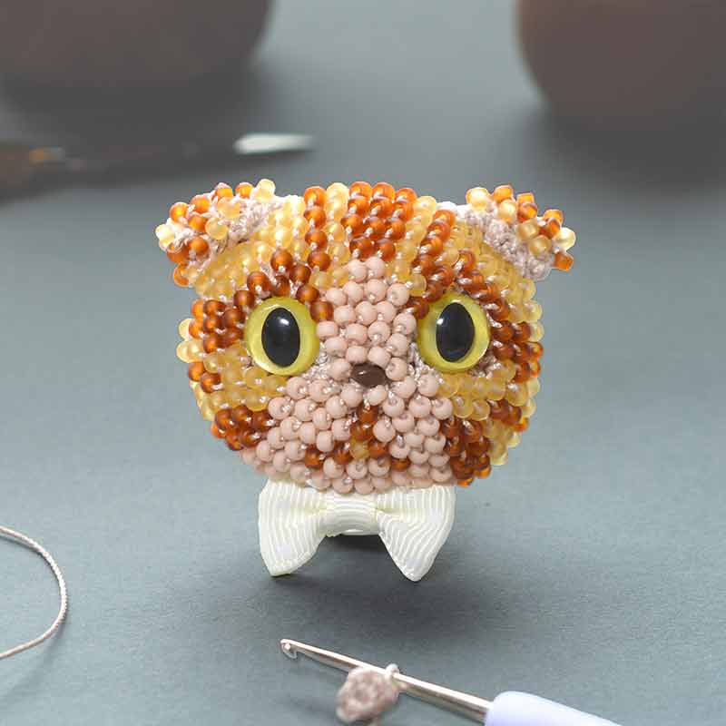 ビーズ編みの猫ブローチキット(キジトラ)