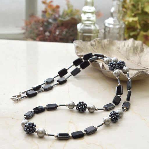 ハンドメイドの無料レシピ「レクタングルビーズの冬カラーのロングネックレス」