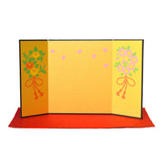 三つ折屏風（緋毛氈付）桜と橘