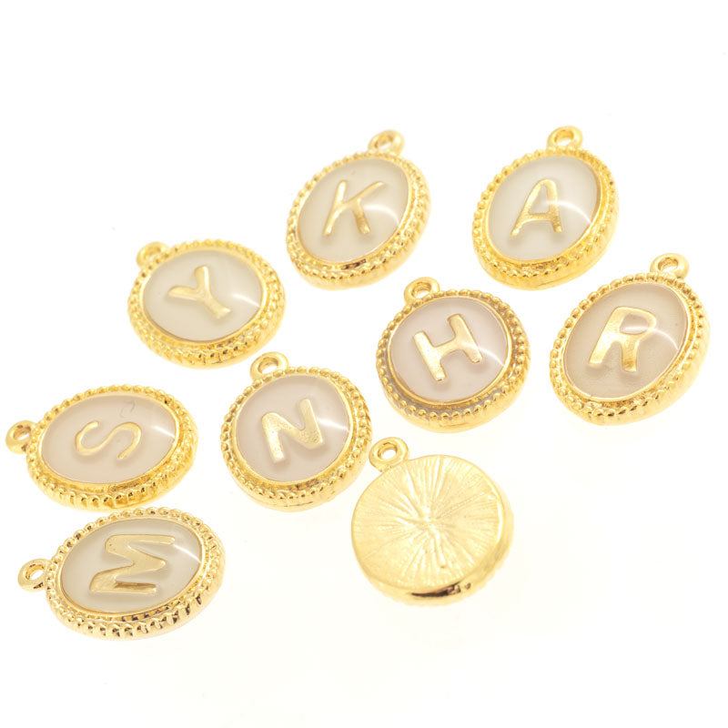 アルファベットチャーム（ホワイト・G）