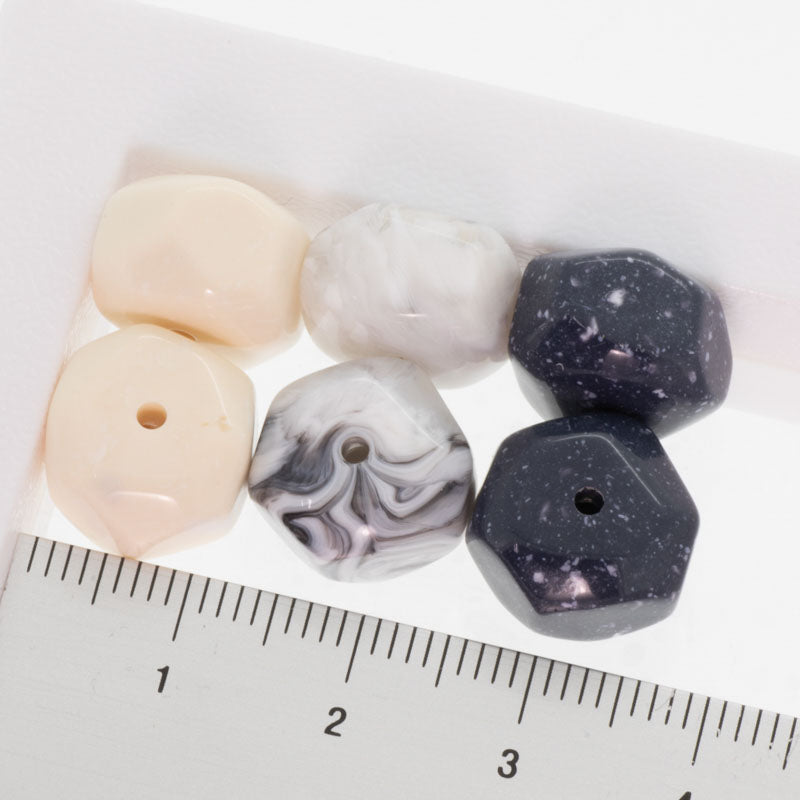 プラスチックビーズ