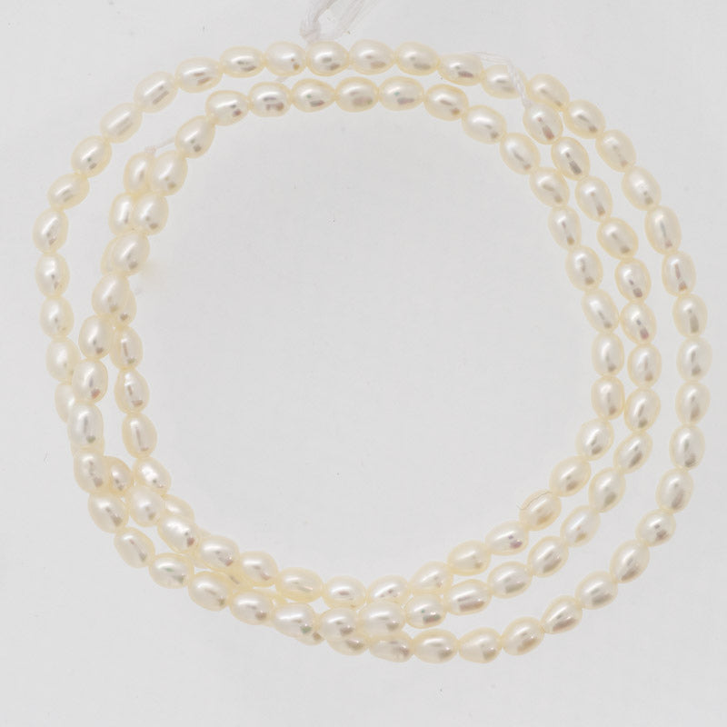 淡水真珠<ライス(タテ穴)> 2.5～3mm