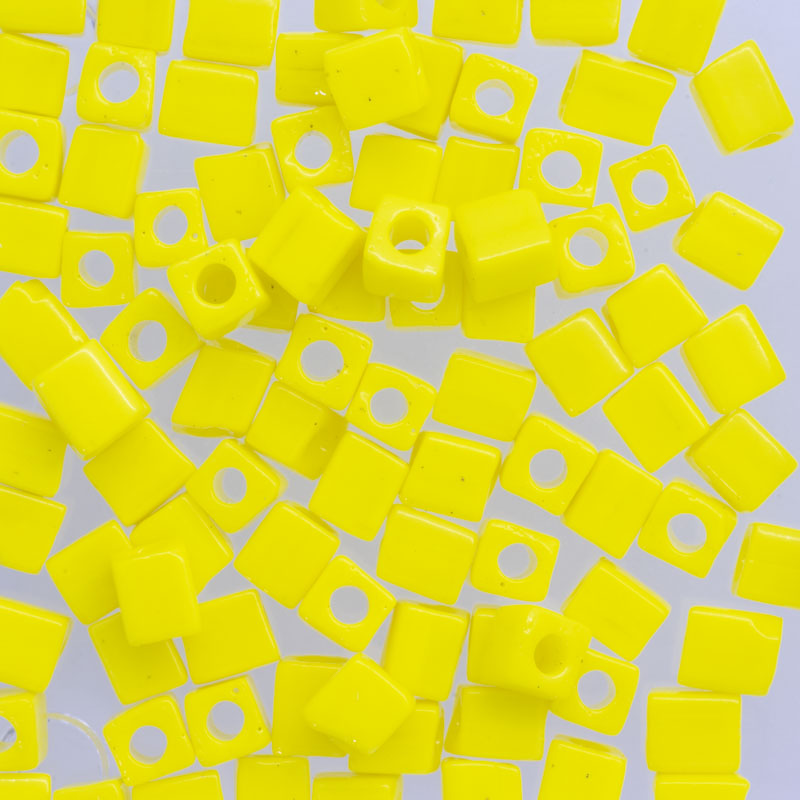 スクエアビーズ 4mm SB404