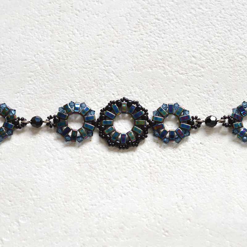 ハーフティラビーズのディープブルーブレス