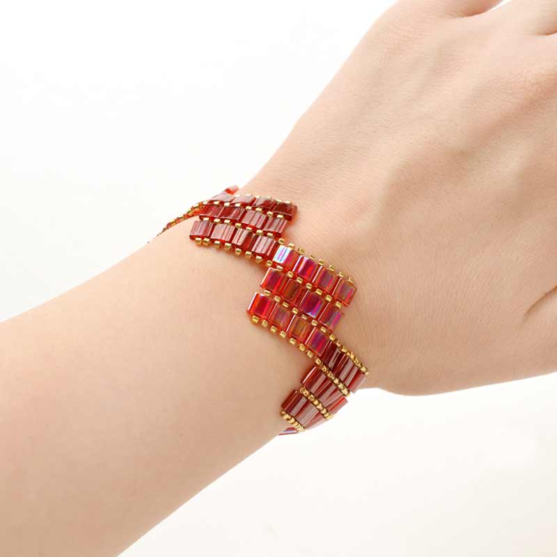 ティラビーズで作るスクエアブレスレット