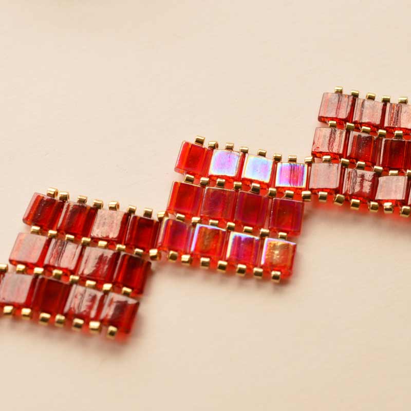 ティラビーズで作るスクエアブレスレット