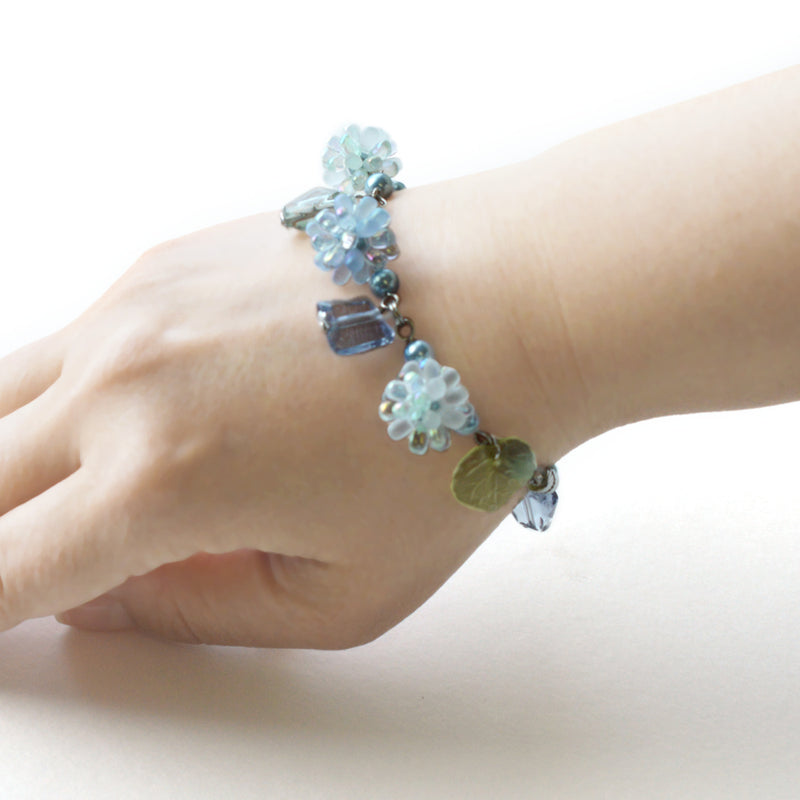紫陽花のブルーブレスレット