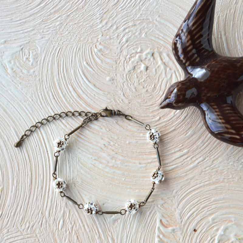 メノーニとビーズボールで作るブレスレット