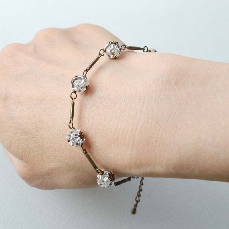 メノーニとビーズボールで作るブレスレット