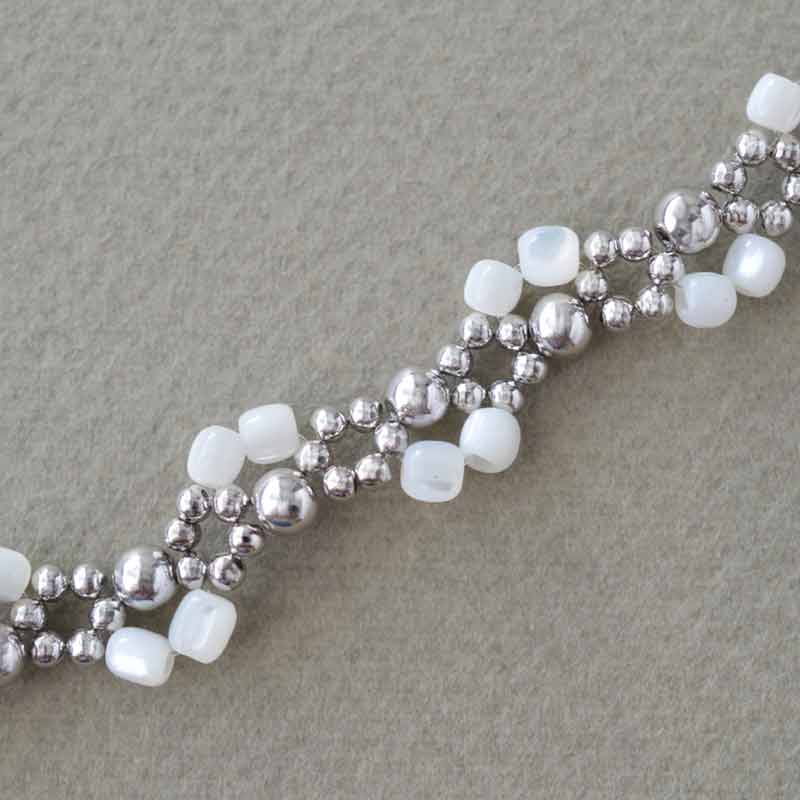 トロカビーズのウェーブブレスレット