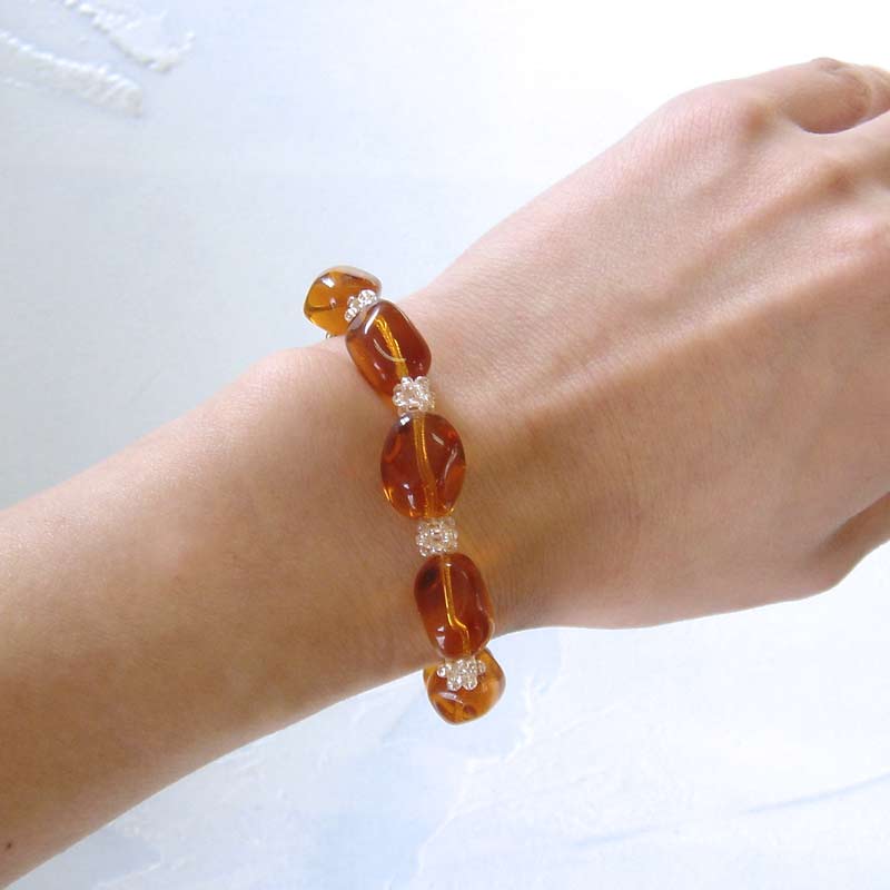 ビーズボールとグラスビーズのブレスレット(茶)