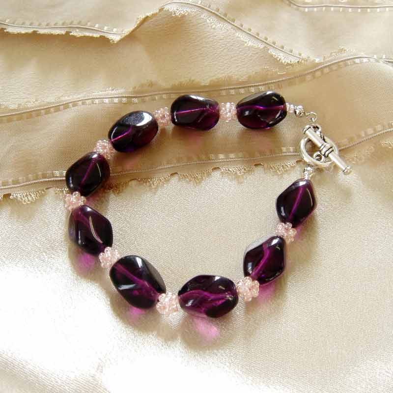 ビーズボールとグラスビーズのブレスレット(紫)