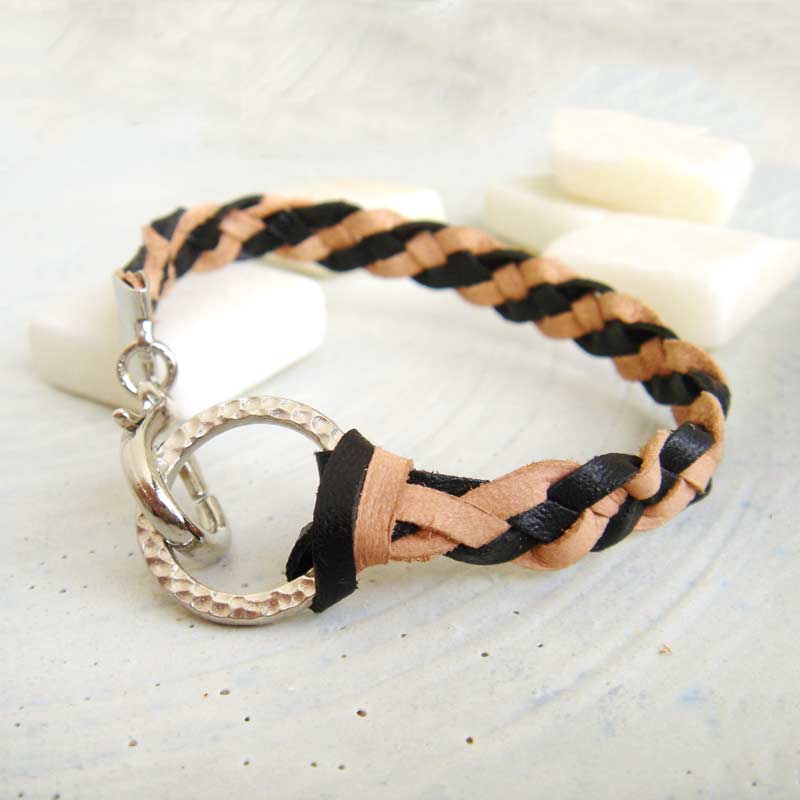 レザーコードのメタルリングブレスレット(BL×NA)