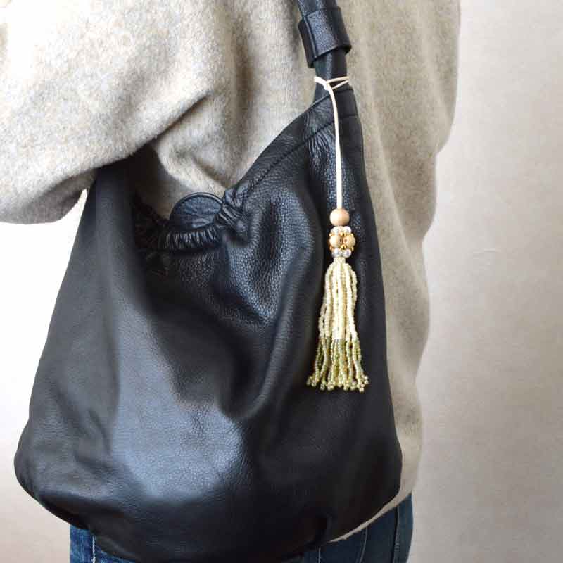 ビーズタッセルのバッグチャーム（エクリュ）