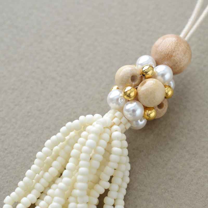 ビーズタッセルのバッグチャーム（エクリュ）