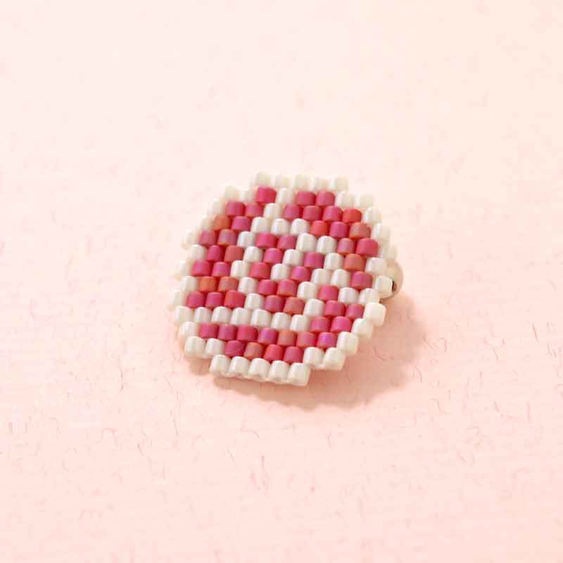 シェイプドステッチで作るバラブローチ