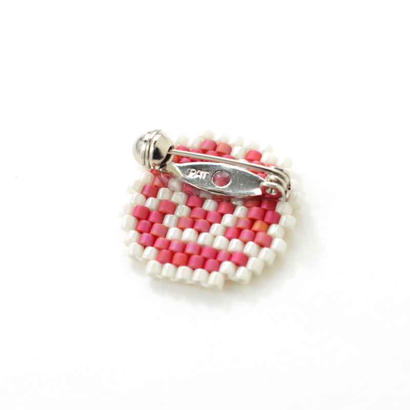 シェイプドステッチで作るバラブローチ