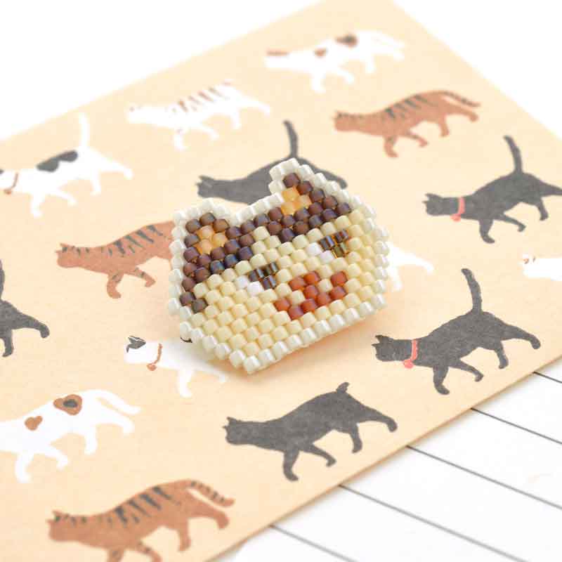 シェイプドステッチで作るぶさねこブローチ