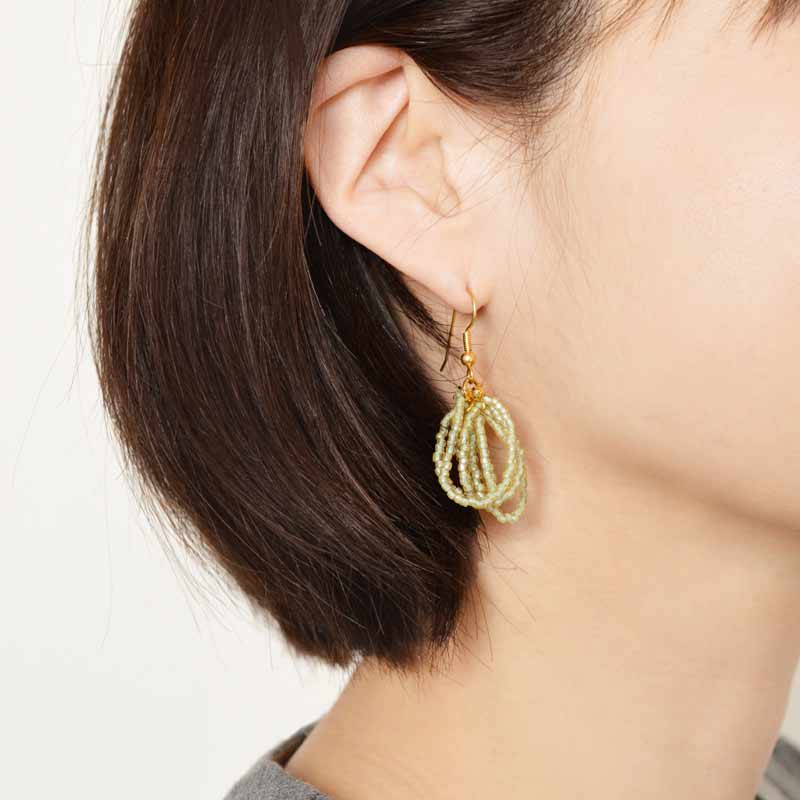 簡単ループのキラキラピアス