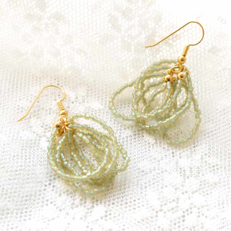 簡単ループのキラキラピアス
