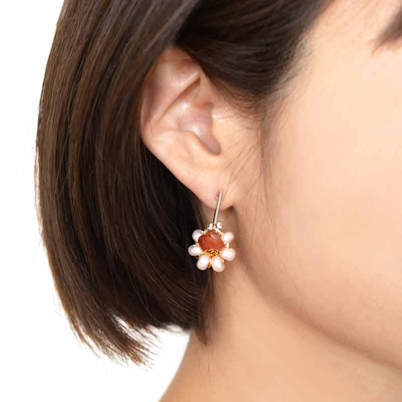 フラワーピアス（ジェイドレッド）