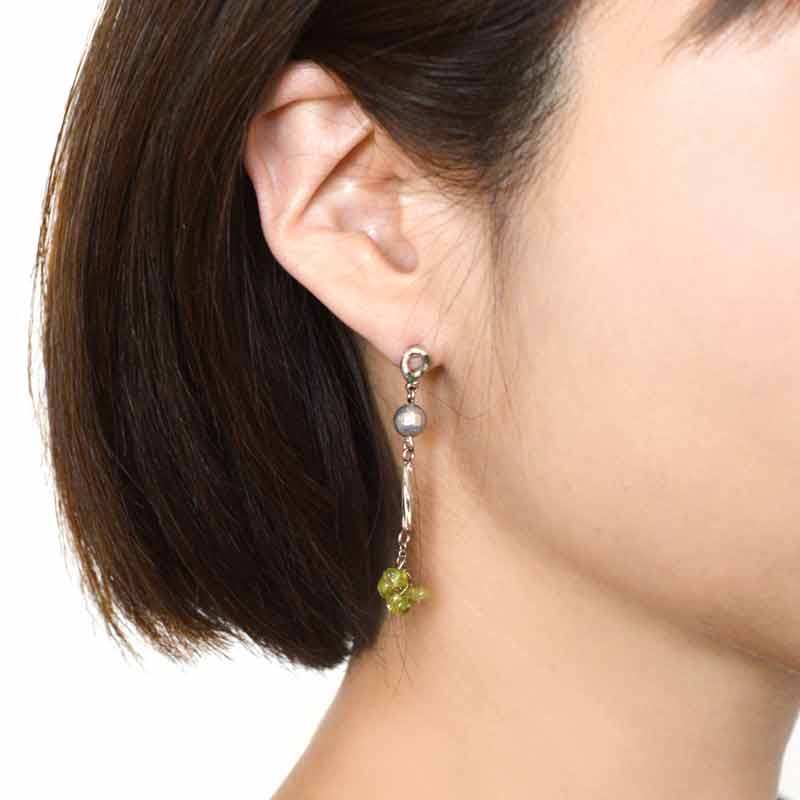 スイングピアス（ペリドット）