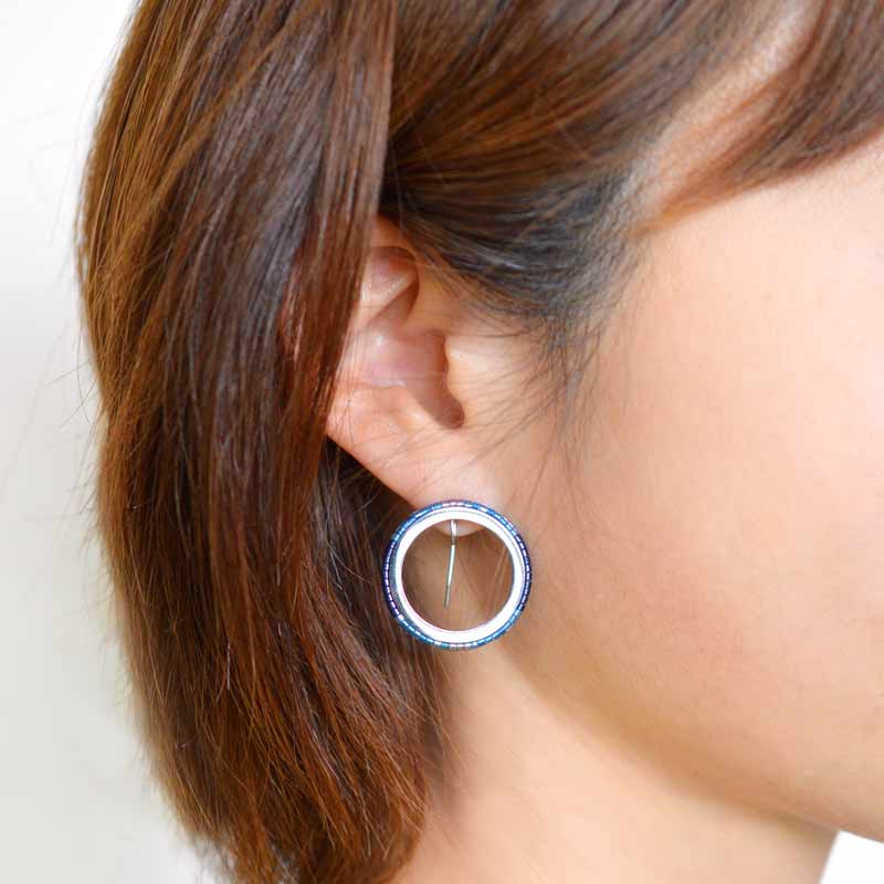 デリカサークルピアス（ブルー系）