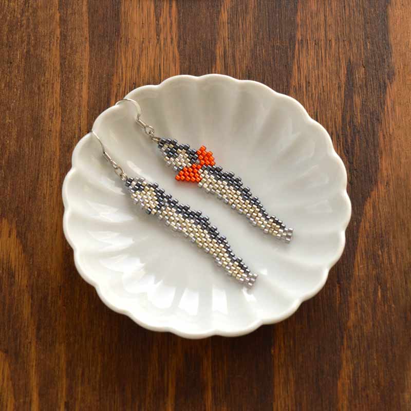 シェイプドステッチで作る煮干しカップルピアス