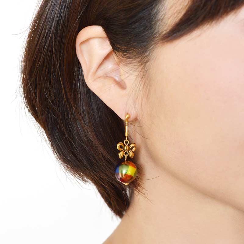 チェッカーパールのリボンピアス