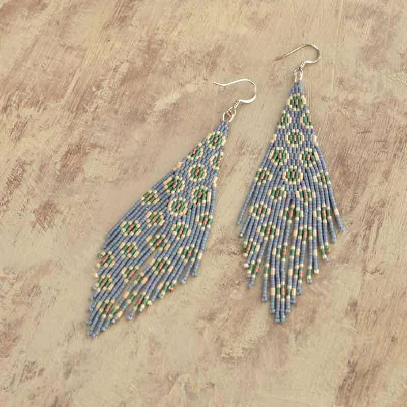 フローラルドットのフリンジピアス(フックタイプ)