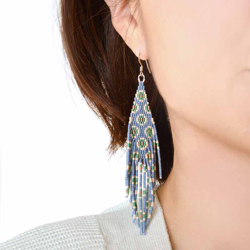 フローラルドットのフリンジピアス(フックタイプ)