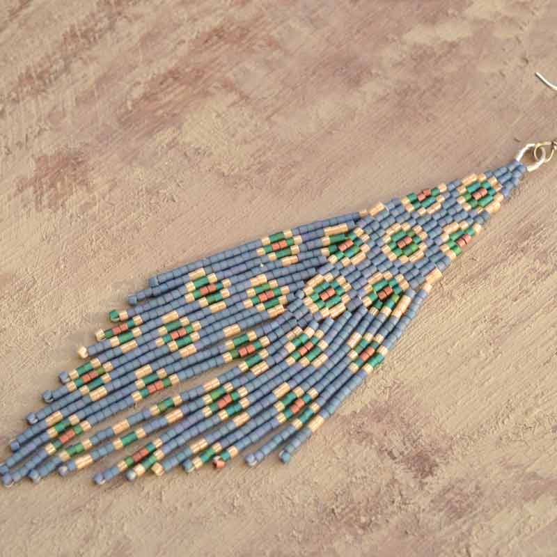 フローラルドットのフリンジピアス(フックタイプ)