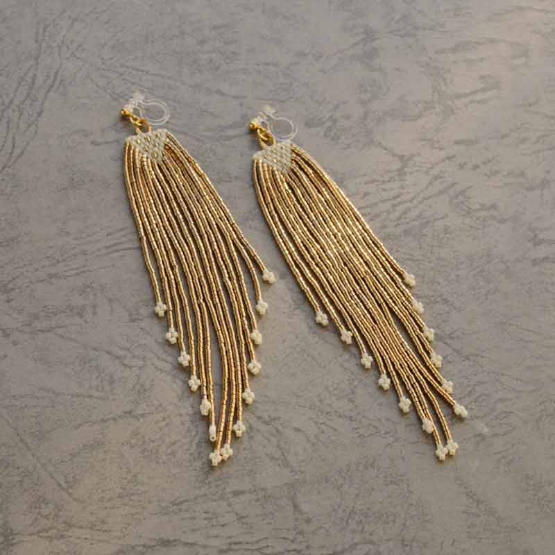 シャイニービーズのフリンジピアス（ノンホールタイプ）