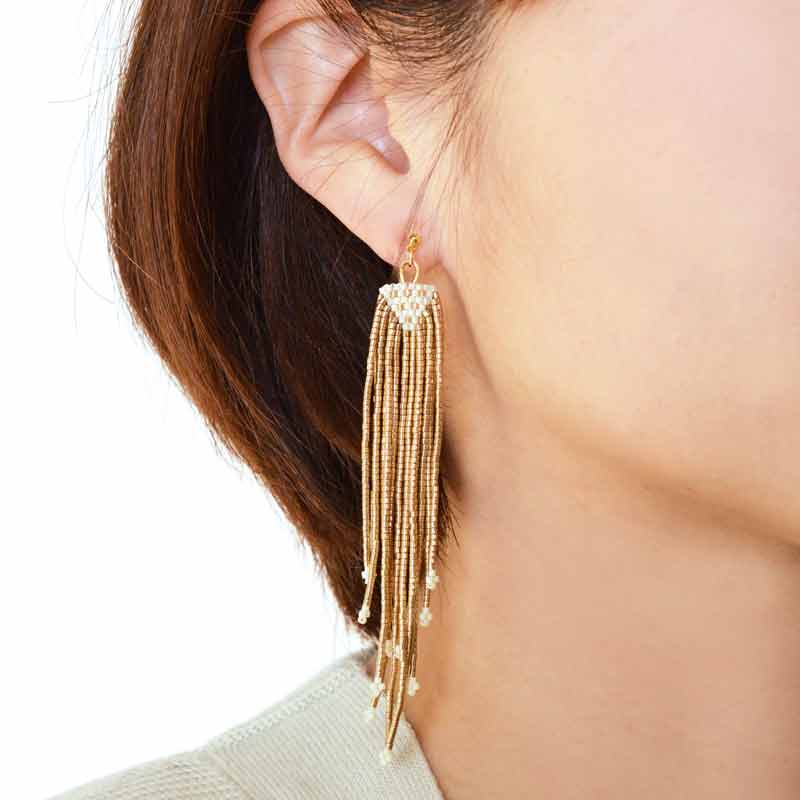 シャイニービーズのフリンジピアス（ノンホールタイプ）