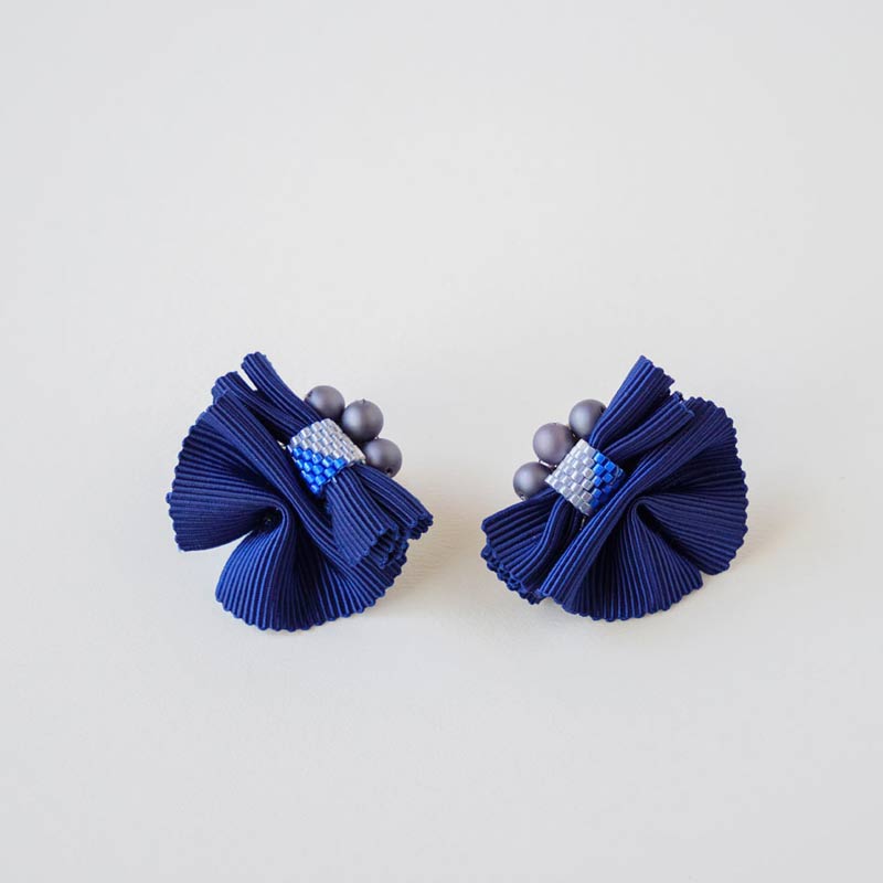 紺瑠璃の耳飾り